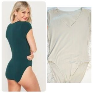 OLD NAVY Bodysuit Cream Cap Sleeve Fitted V Neck Large